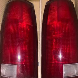 88 /98 Chevy Gmc Oem  Taillights And License Plate Lights  55$  Best Offer 