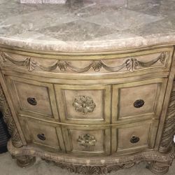 Cal King Poster Bed Frame With Dressers And Mirror 