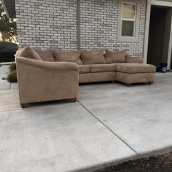 Beautiful Tan Sectional Couch (FREE LOCAL DELIVERY)