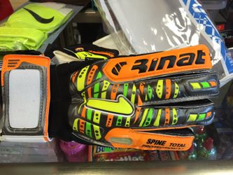 Spine goalkeeper glove