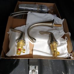 Lavatory Faucet Set