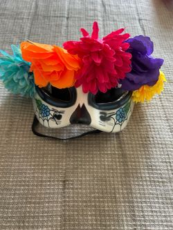 Hold Halloween Mask