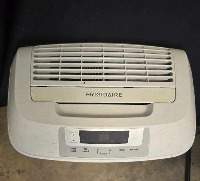 SPECIAL Electrolux Frigidaire FAD704DWD 70 Pt Pint Dehumidifier Energy Star