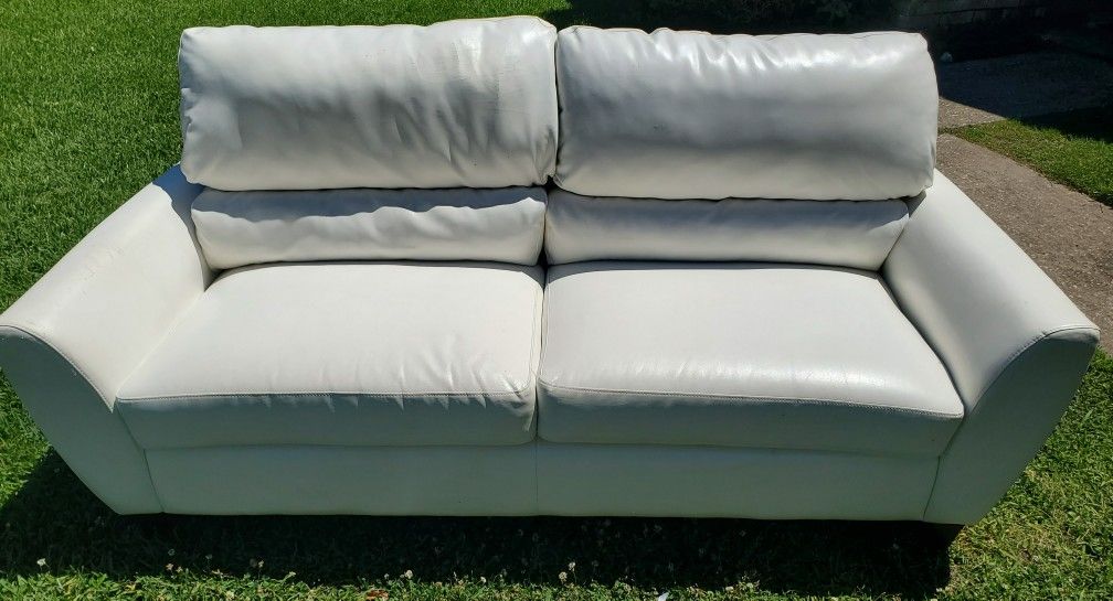 Very conmmfy white leather couch good condition besides normal wear and tear nothing major alot of life left in it.OBO