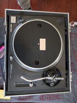 Technics SL-1200MK2 Direct Drive Turntable