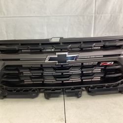 2021-2022 CHEVROLET COLORADO Z71 FRONT UPPER RADIATOR GRILLE GRILL W/ EMBLEM OEM