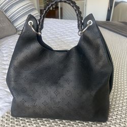 Louis Vuitton Mahina Carmel Hobo - Black