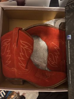 BOOTS/BOTAS Size 6 In Men’s 8 In Women’s