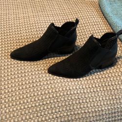 Donald Pliner - Designer Shoes 