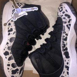Jordan 11 Retro Kids Size 1y