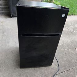 Mini Fridge. Great For College Students!