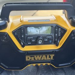 DEWALT 12V/20V MAX Portable Bluetooth Radio, Cordless, 100 ft Range, 3.5" Subwoofers, Jobsite