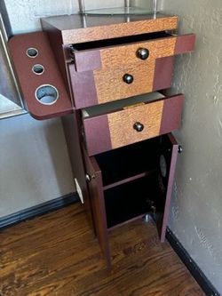 Hair styling cabinet