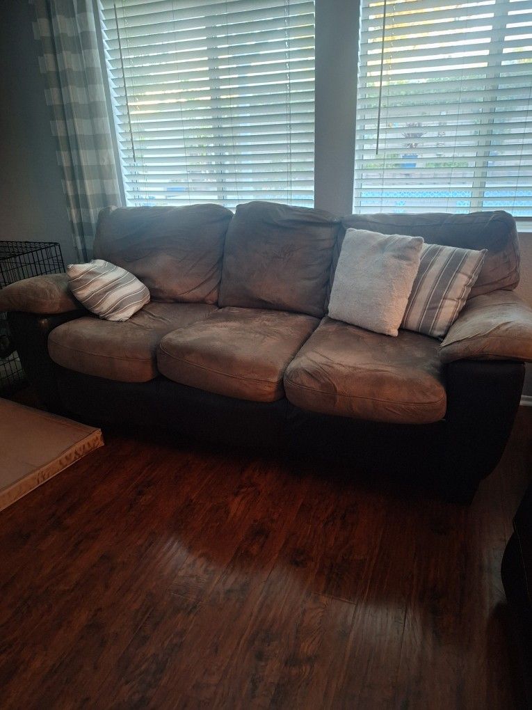 FREE COUCH