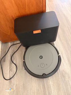 iRobot Roomba Robot Vacuum with Auto-Empty Base