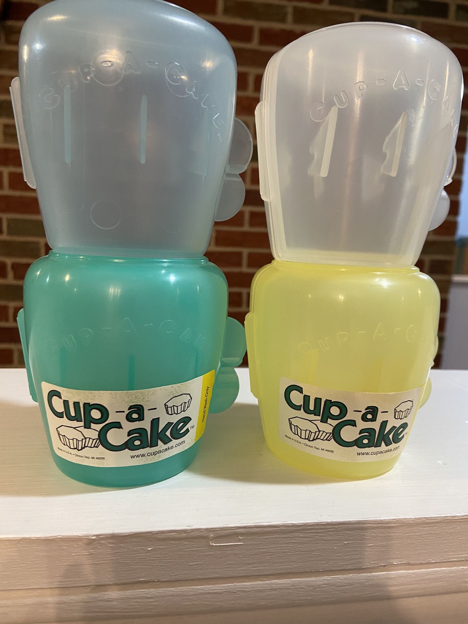 Set Of 4 Cup-a-Cake Cupcake Containers