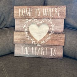 Wood Sign ! Like New ! Asking $10’firm 