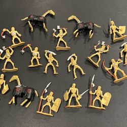 1/32 Skeleton Warriors plus horses, Pirate Fighters etc. Painted. Nice details, 17 pcs