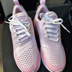 Nike 270 (size 6)