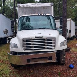 2013 Freightlinerm2 106 24 Ft Box Truck