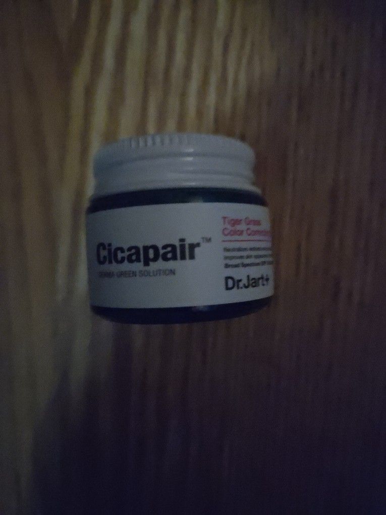 Cicapair Tiger Grass Color Correction