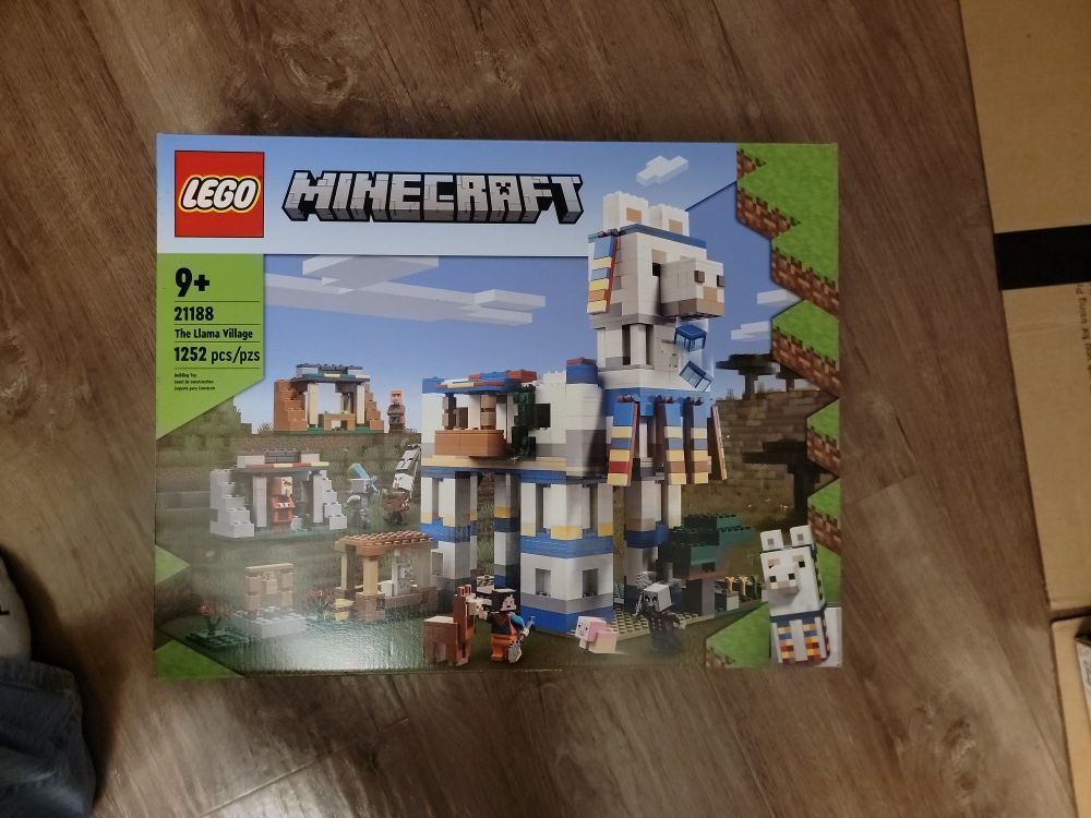 Minecraft The Llama Village Lego Set