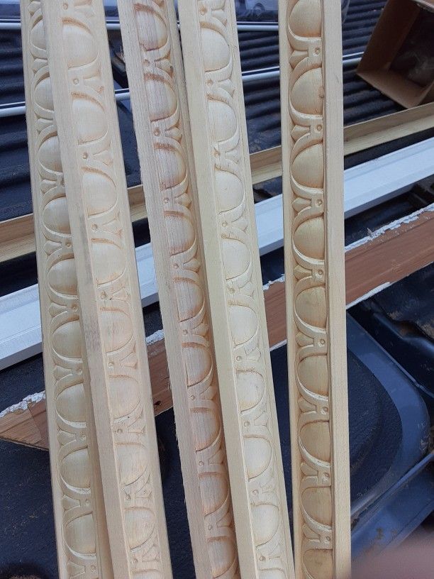 Stucco, Paint, Moulding, Drip Line, Door Knobs, And Other Items