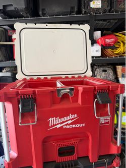 Milwaukee pack out cooler