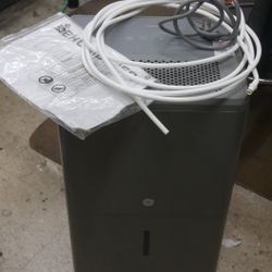 GE Dehumidifier  APHL50LBQ1 GRAY 49.61 PINTS PRE OWNED 885904-1 