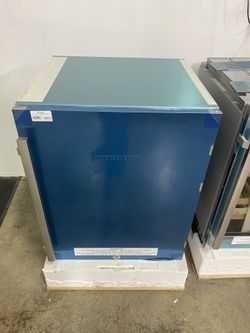 iebherr  RO510 24 Inch Compact Refrigerator with 3.7 cu. ft. Capacity