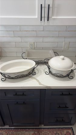 Beautiful Like New Serving Dish Set