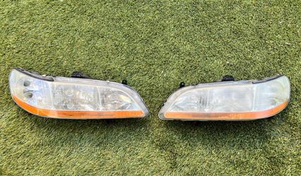 Used 2002 Honda accord headlight assembly