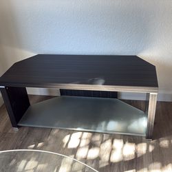 Corner tv stand