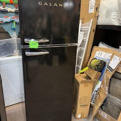 Galanz Fridge Freezer $699