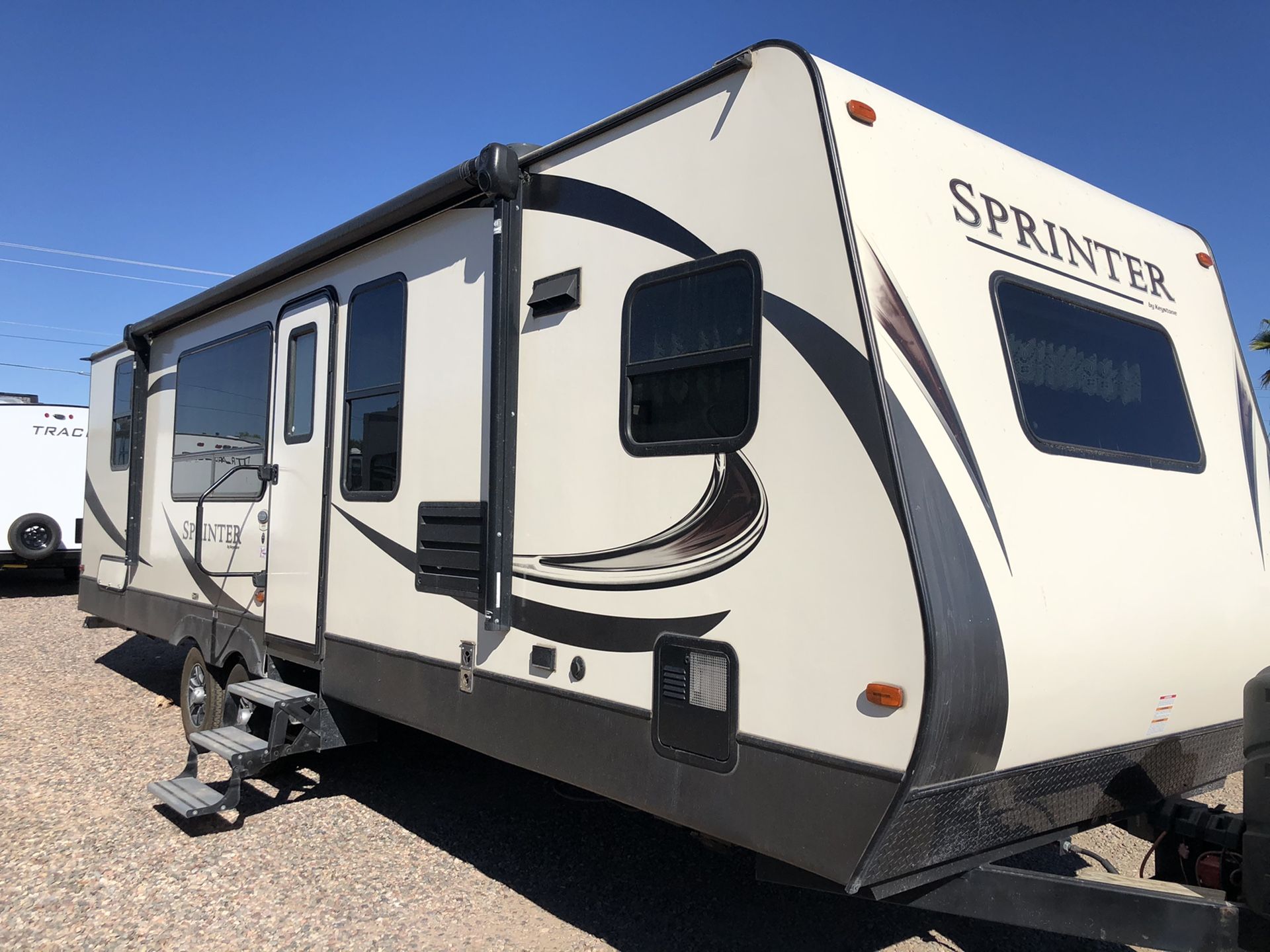 2017 Keystone Sprinter Campfire 29FK residential travel trailer