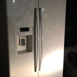 GE Refrigerator