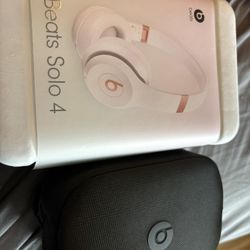 Light pink Beats Solo 4 never Used 