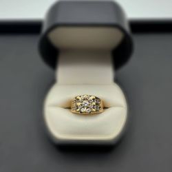 14k solid yellow gold ring with 1 CTW size 7.5