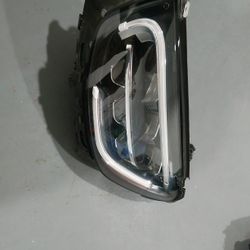 2022 MBZ GLC 300 LEFT HEADLIGHT 