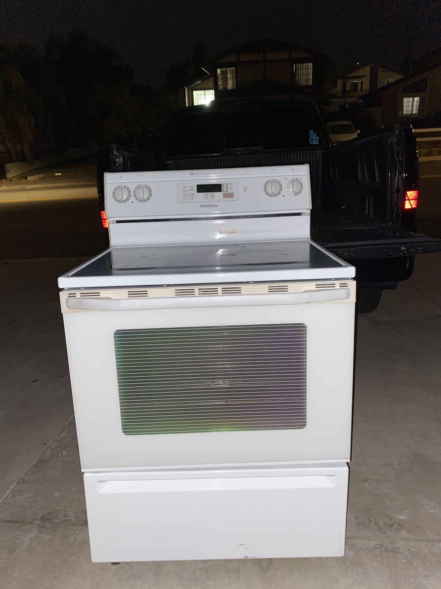 Electric stove Maytag