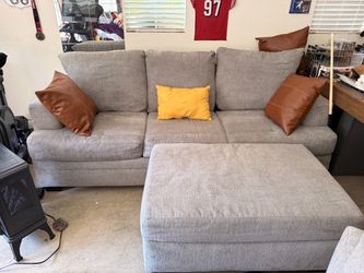 Used great condition 3 piece couch set