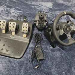 Logitech G920 Driving Force Racing Wheel W/ Pedals & Shifter