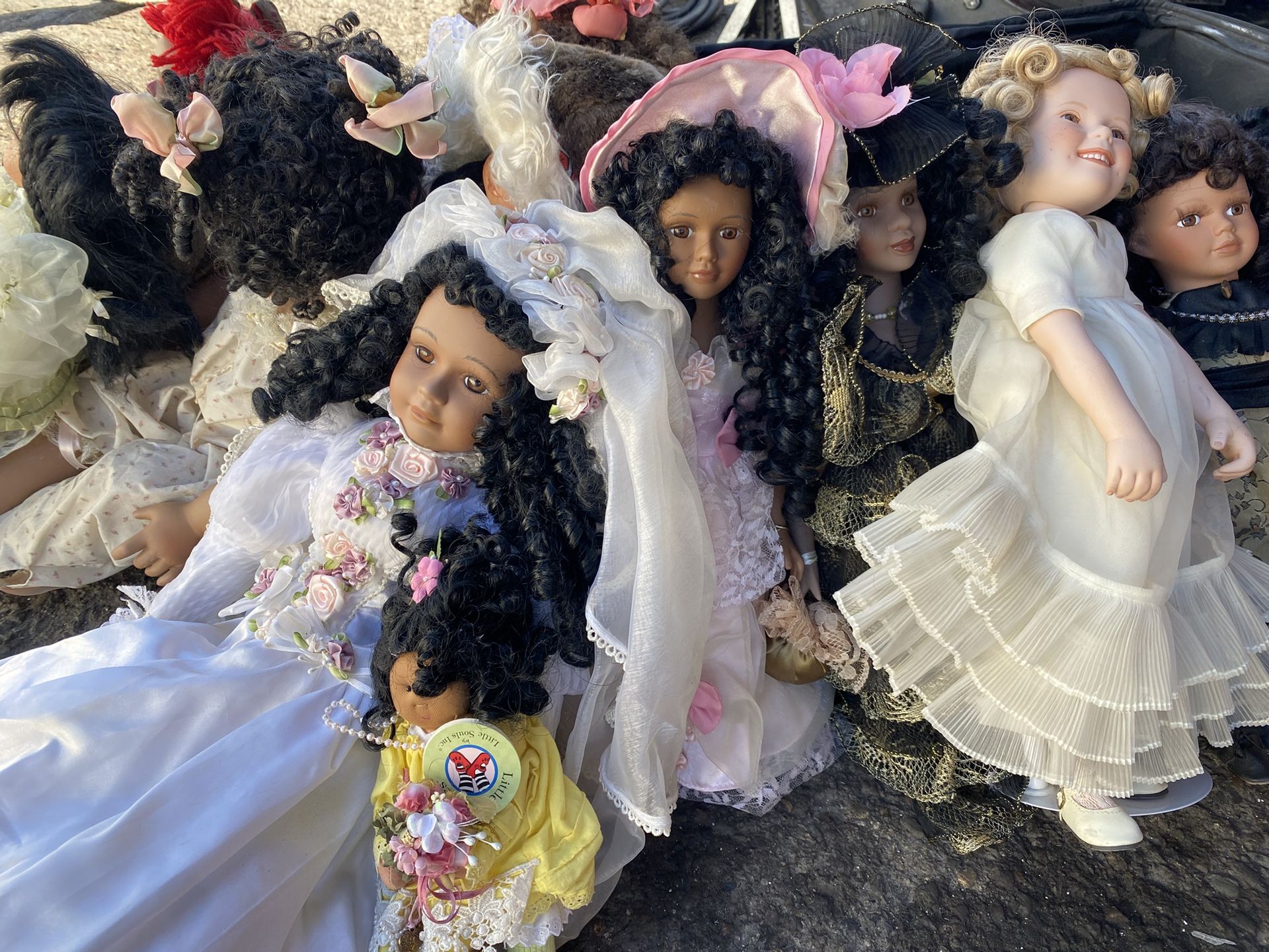 Porcelain Doll Collection  LOT