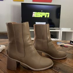 Oasis Society Boots (Tan) Size 6.5