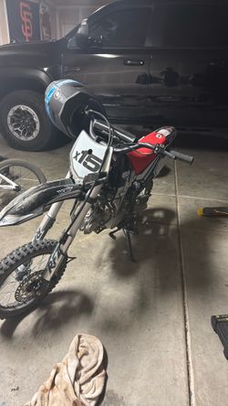125 cc come with helmet XL comes with registration and license plate