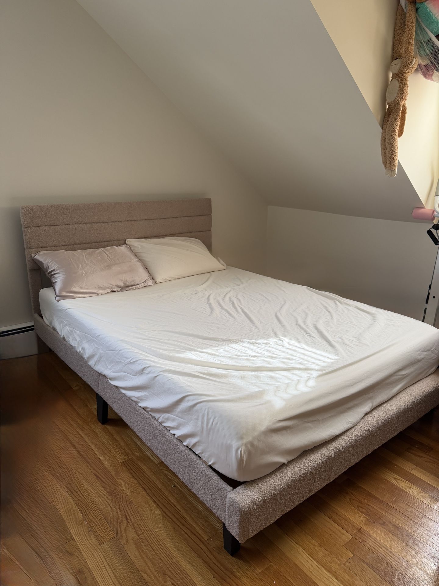 Full Size Bed With 8” Cooling Gel Memory Foam