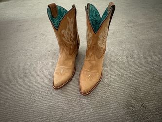 W8.5 WHITE EMBROIDERY TAN J-TOE ANKLE BOOT WITH ZIPPER