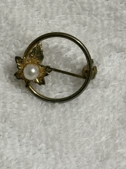 Maple Leaf Brooch vintage Jewelry Pin Elegant Accessories