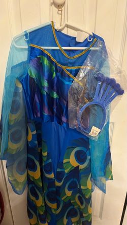Peacock costume girl