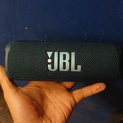 JBL FLIP 6 BARELY USED